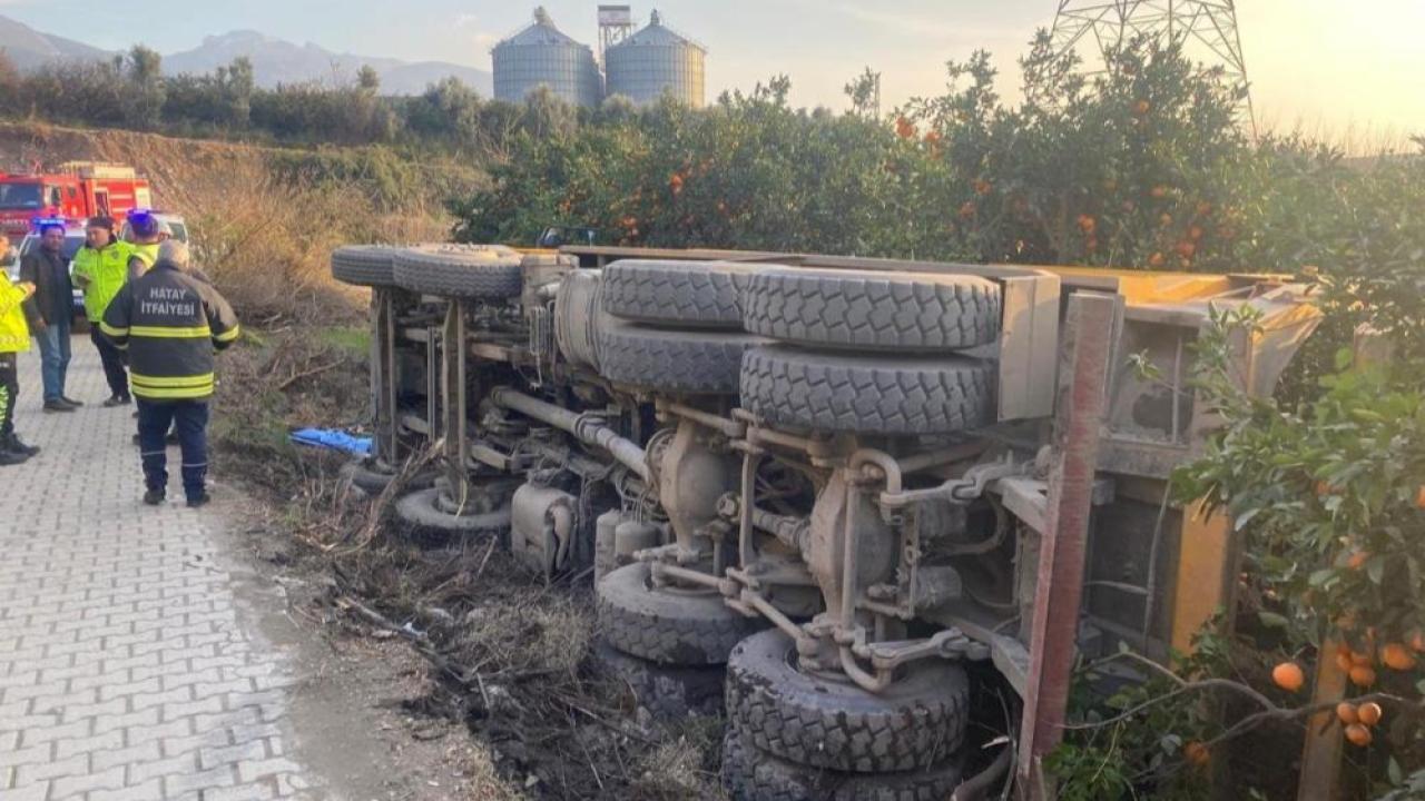 Devrilen Kamyonun Sürücüsü Yaralandı