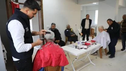 DEZAVANTAJLI VATANDAŞLARA SAHADA BERBER HİZMETİ