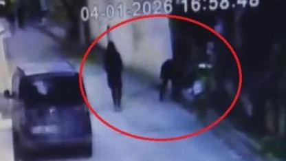 Duvarın Üzerindeki Telefonu Çaldı