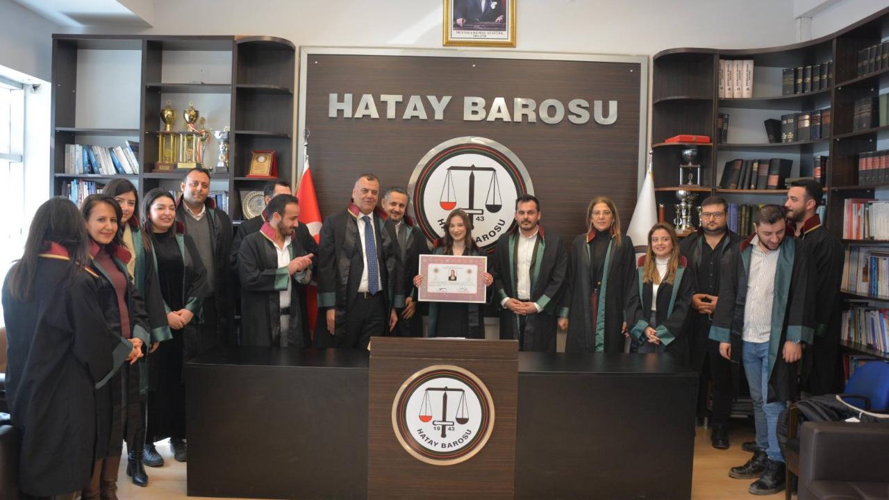 Elmas Ece Kimyongür Meslek Yeminiyle Avukat Oldu