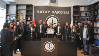 Elmas Ece Kimyongür Meslek Yeminiyle Avukat Oldu