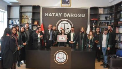 Elmas Ece Kimyongür Meslek Yeminiyle Avukat Oldu