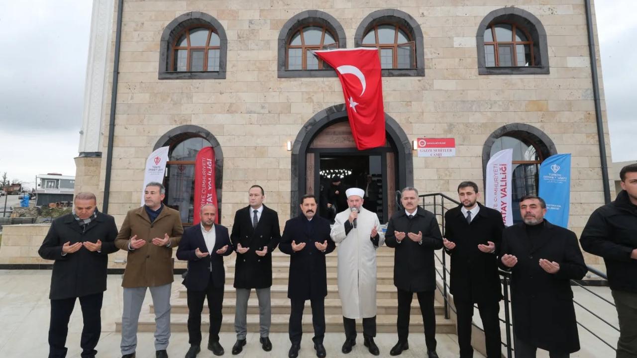 Gazze Şehitler Camii İbadete Açıldı