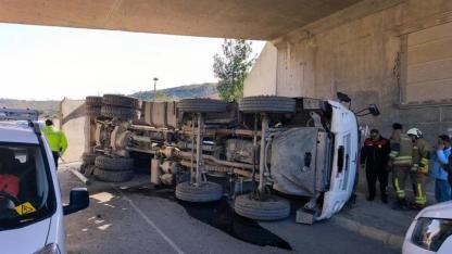 Hafriyat Kamyonu Devrildi