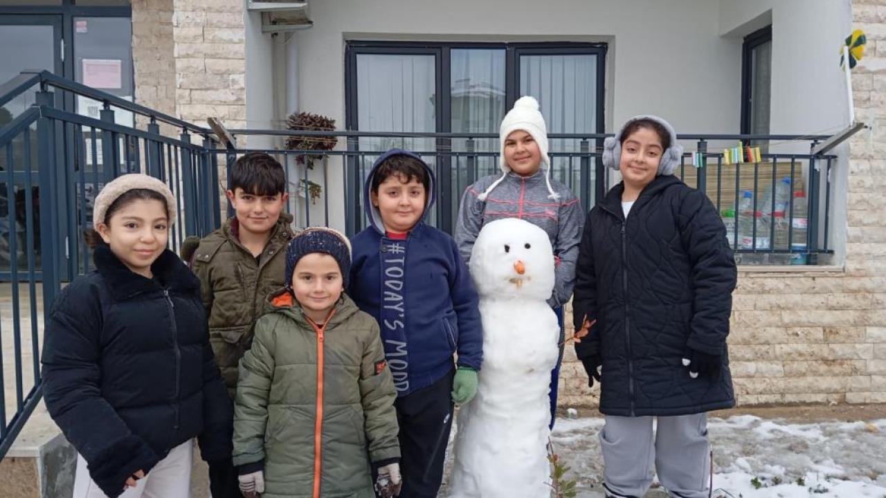 Karda Çocuklar Eğlendi