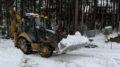 Kardan kapanan yolları açma çalışmaları sürüyor