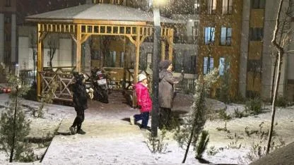 Karla Kaplanan Yolda Araçlar İlerlemekte Güçlük Çekti