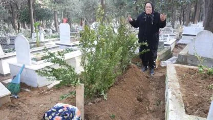 Kız Kardeşinin Mezarını, Kimsesizler Mezarlığında Buldu