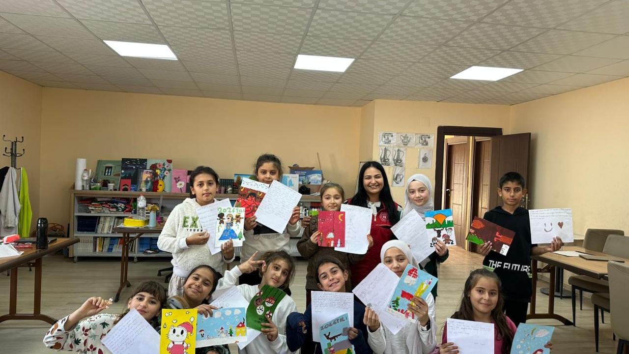 Minik Öğrencilerden Akranlarına Yeni Yıl Mesajı