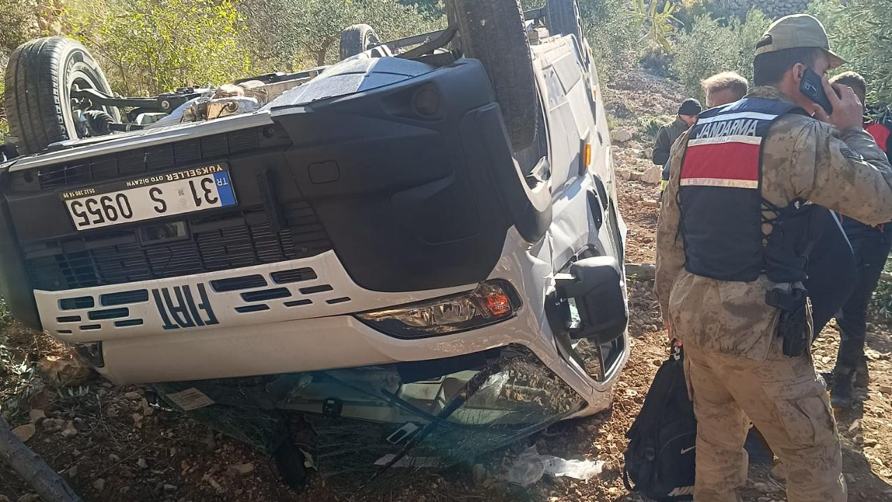 Öğrenci Servisi Devrildi: 5 Kişi Yaralandı