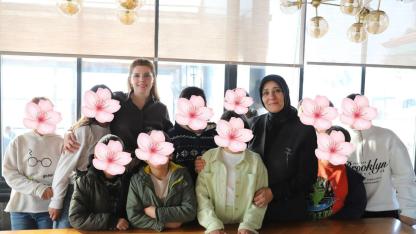 ÖKSÜZ VE YETİMLERE ŞEFKAT ELİ