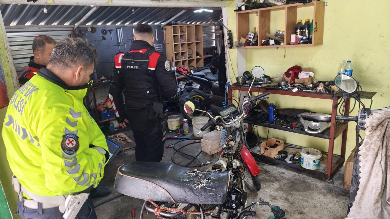 Polisten Tamirhane ve Motosikletlere Şok Uygulama