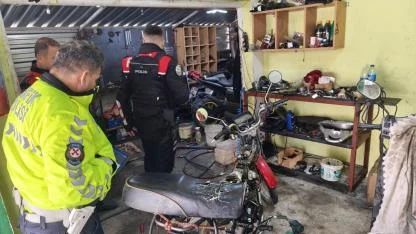 Polisten Tamirhane ve Motosikletlere Şok Uygulama