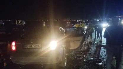 Otomobil İle Minibüs Çarpıştı: 1 Kişi Öldü, 5 Kişi Yaralandı