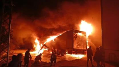 Samandağ’da Park Halindeki Tır Alevlere Teslim!