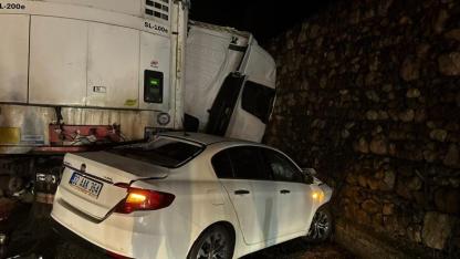 Tır ve 2 otomobilin karıştığı kazada 1 kişi öldü, 7 kişi yaralandı