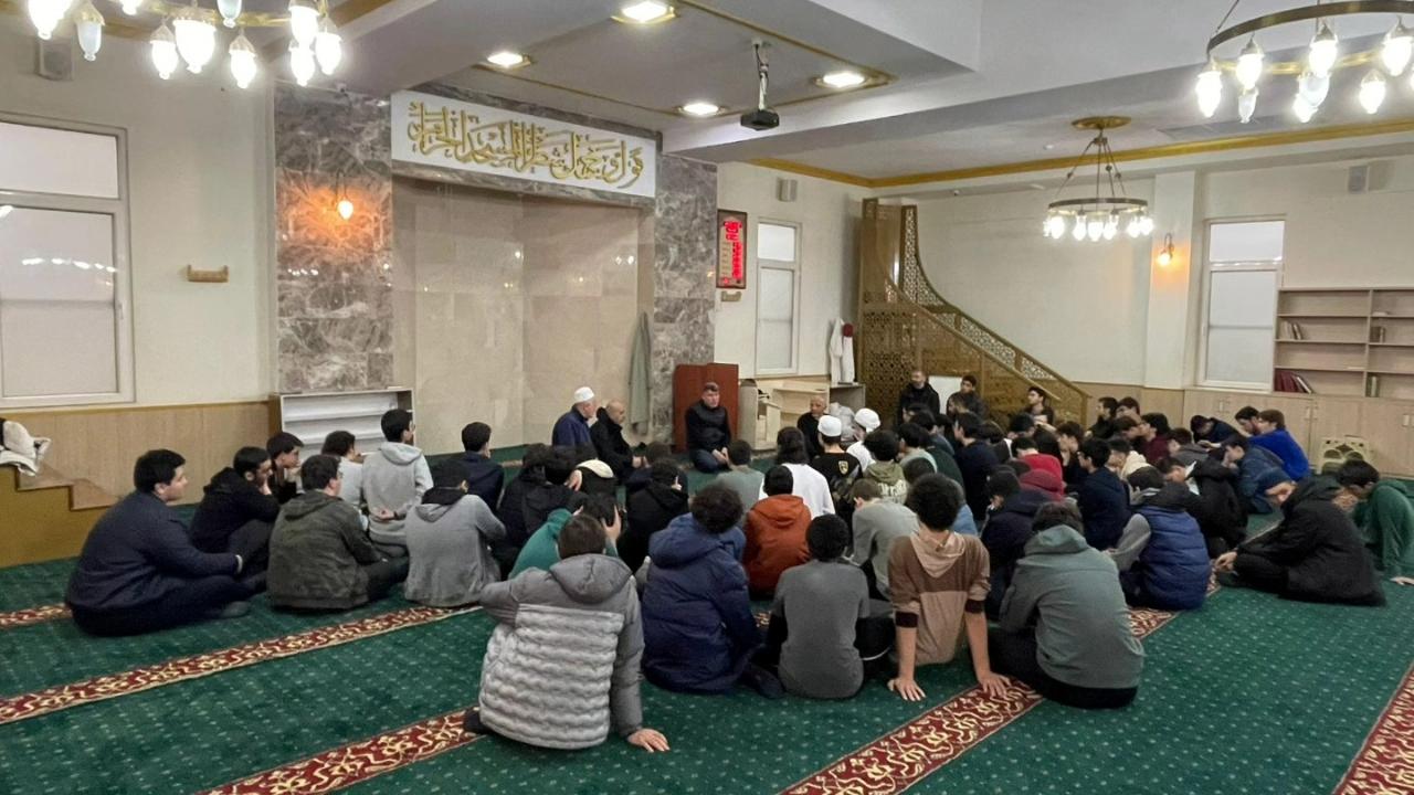 TÜYSÜZ, ÖĞRENCİLERLE BULUŞTU