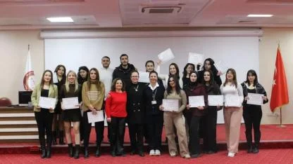 Üniversiteli Gençlerden Hastaneye Renkli Dokunuş