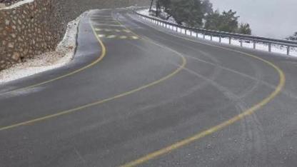 Yoğun Kar ve Buzlanma Nedeniyle Serinyol–Madenli Yolu Trafiğe Kapatıldı