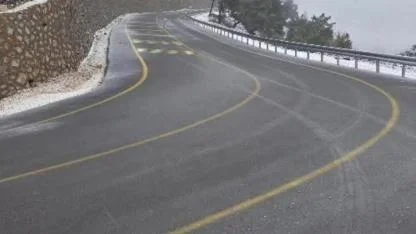 Yoğun Kar ve Buzlanma Nedeniyle Serinyol–Madenli Yolu Trafiğe Kapatıldı