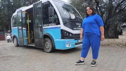 Zeynep Kaptan, Direksiyon Sallayarak Ekmek Parasını Kazanıyor